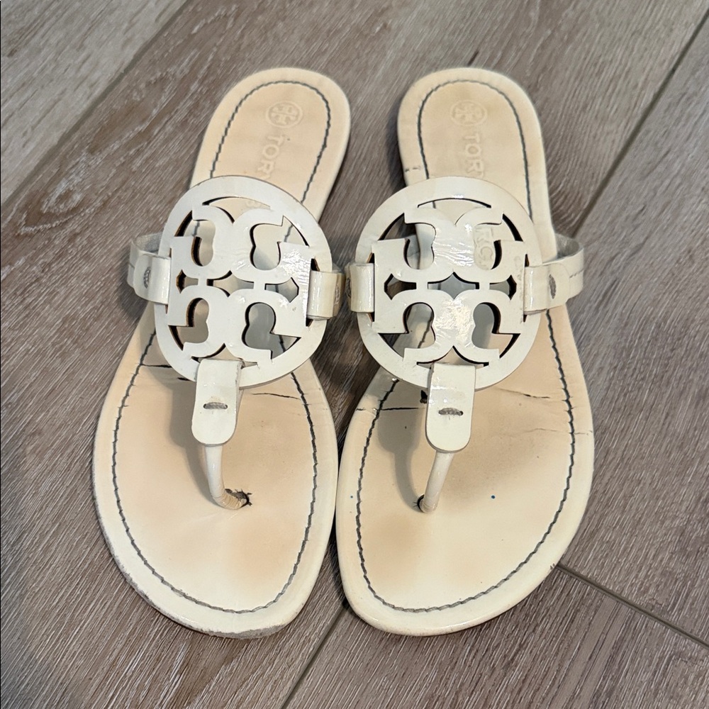 Tory Burch Cream Sandals with Logo Cutout